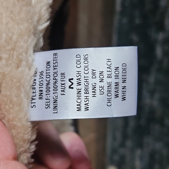 New with tags - C'EST TOI Medium Vest - Picture 9 of 9